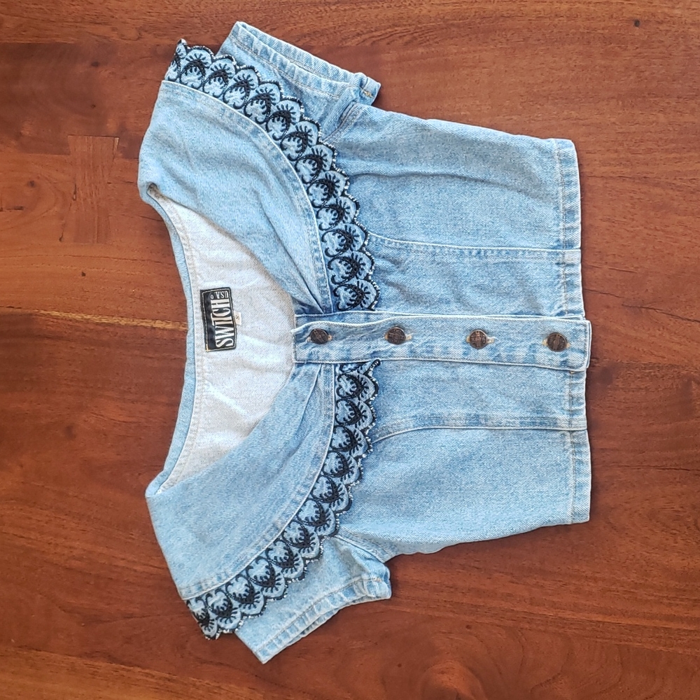 Cropped Jean shirt with embroidered collar